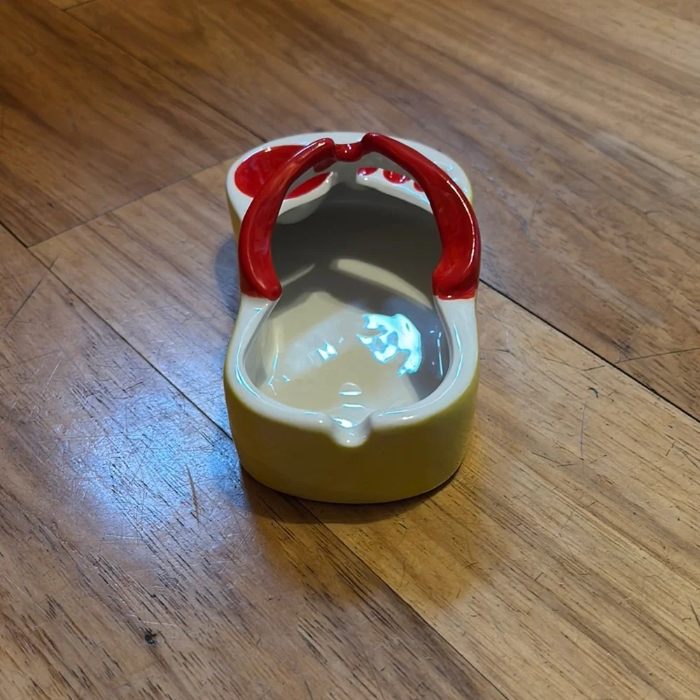 Novelty French fry holder with dipping toes